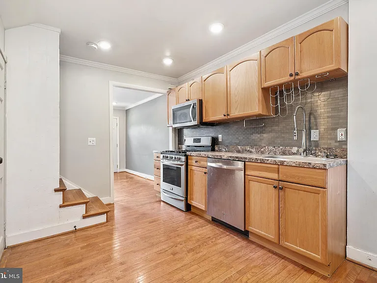 803 S Hanover St — Photo 10