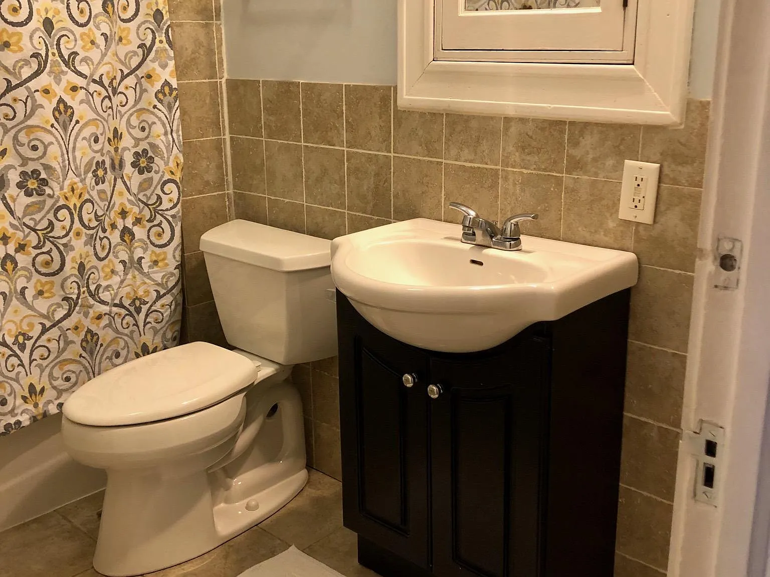 2651 N Wilton Ave — Photo 3