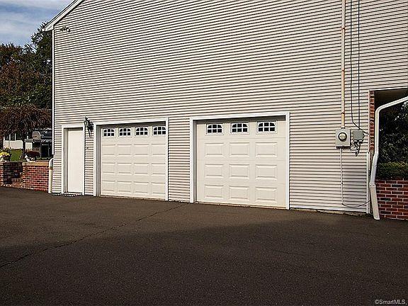 4th image of 56 Angela Dr