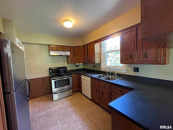 2nd image of 515 Sunset Dr
