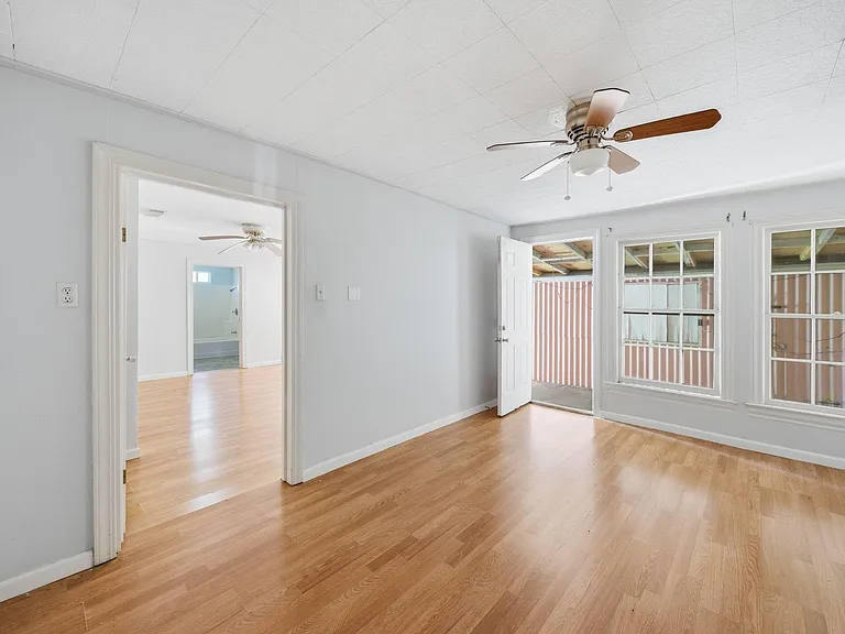410 Live Oak St — Photo 15
