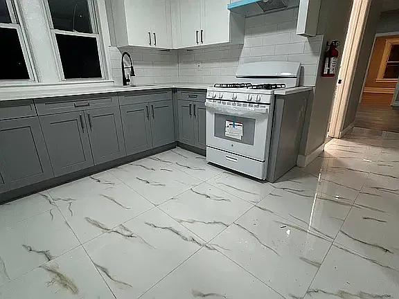 3 bed, 1000 sqft, $2,099 — Photo 1