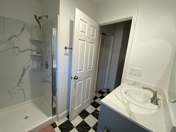 4th image of 4971 44th St