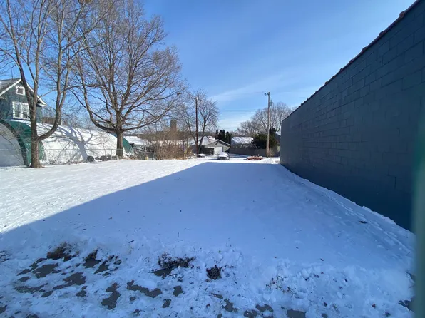 1072 7th St W, Saint Paul, MN 55102