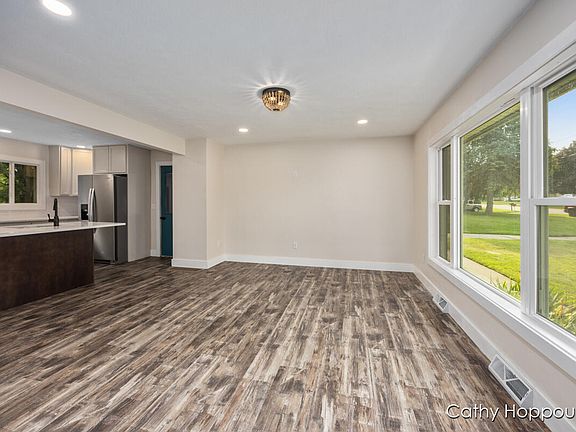 4th image of 176 Greenfield Dr