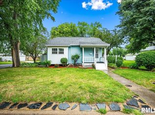 1301 Charlotte St, Pekin, IL 61554