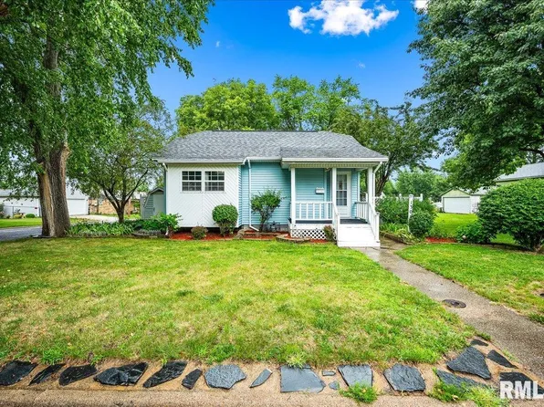 1301 Charlotte St, Pekin, IL 61554