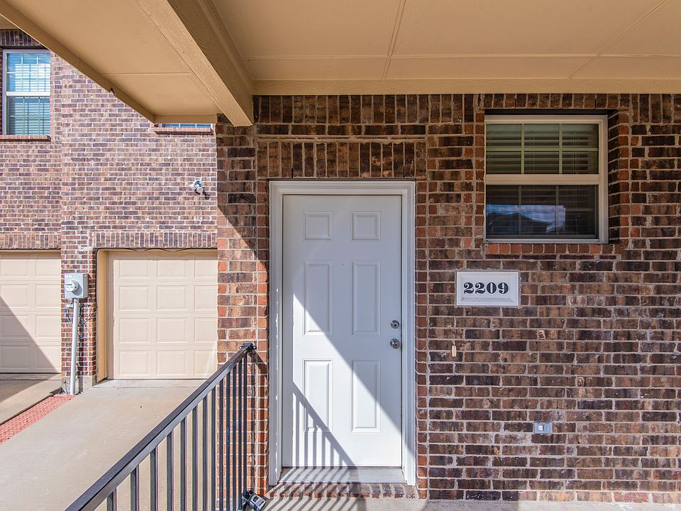 1st image of 2209 Stonebrook Ln