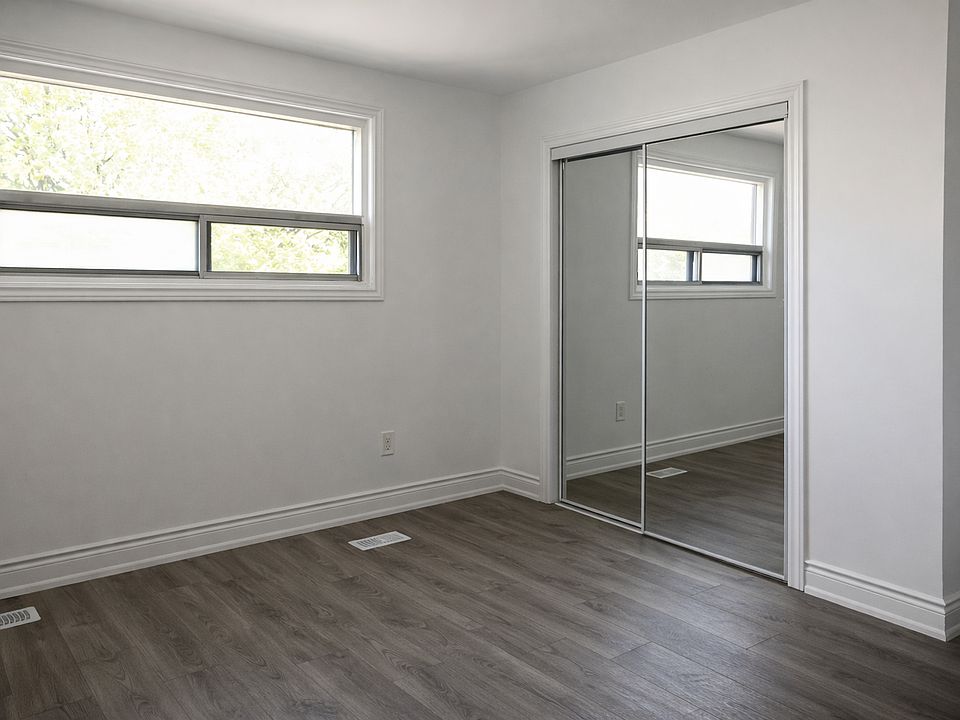 3 Bedrooms : $3030 per month + utilities