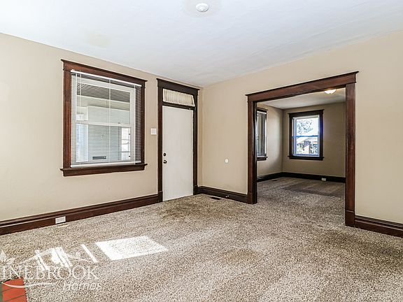 3rd image of 3818 Saint Anns Ln