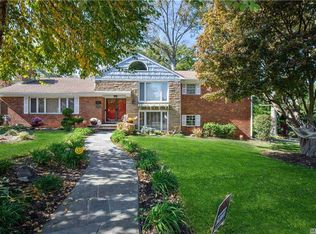 11 Stuart Dr E, Glen Cove, NY 11542