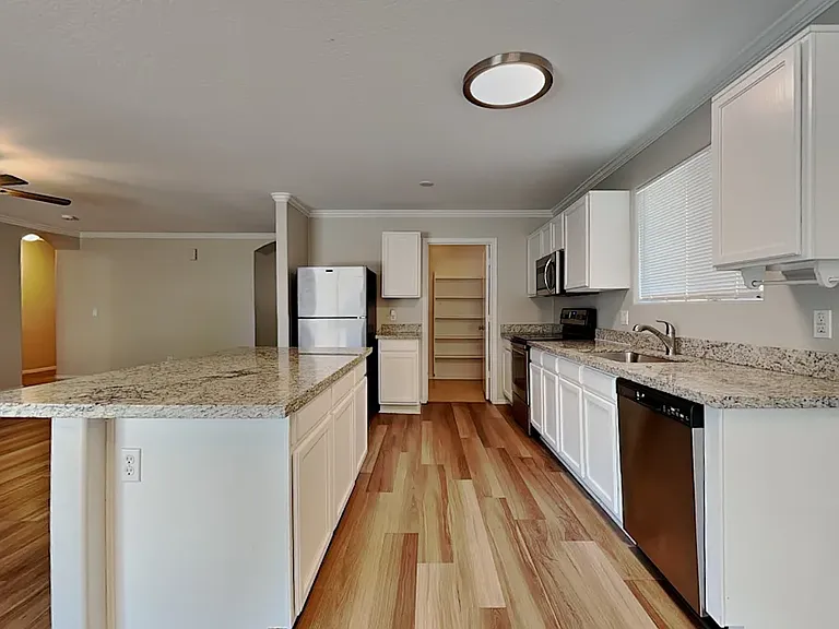 7230 W Townley Ave — Photo 2