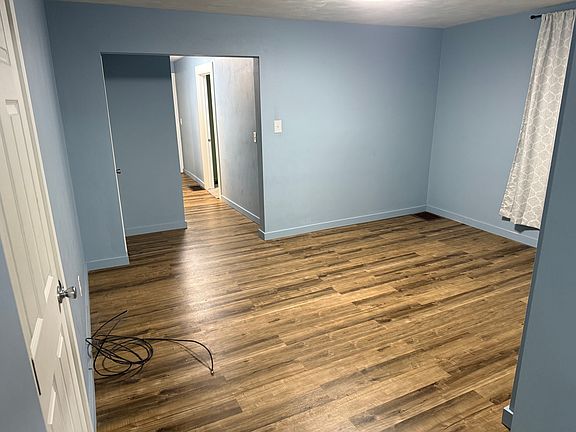 4th image of 941-43 W 10th St #943