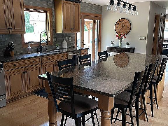 4th image of 13070 W Appleblossom Ln