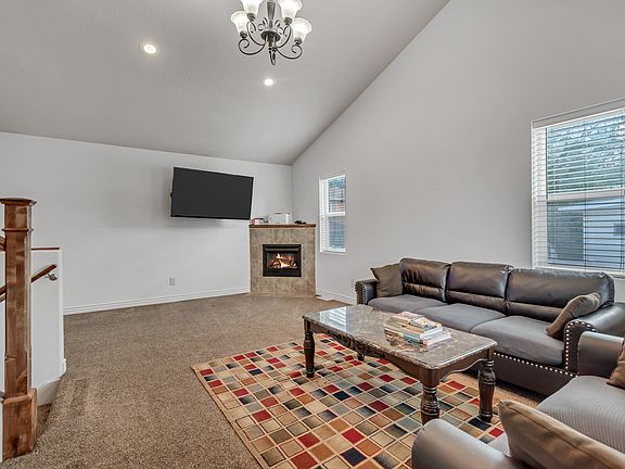 5th image of 453 E Sunset Ave