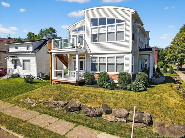 94 Newton St, Moncton, NB E1E 3A4