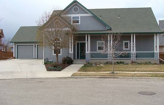 2nd image of 1342 Oakley Ln