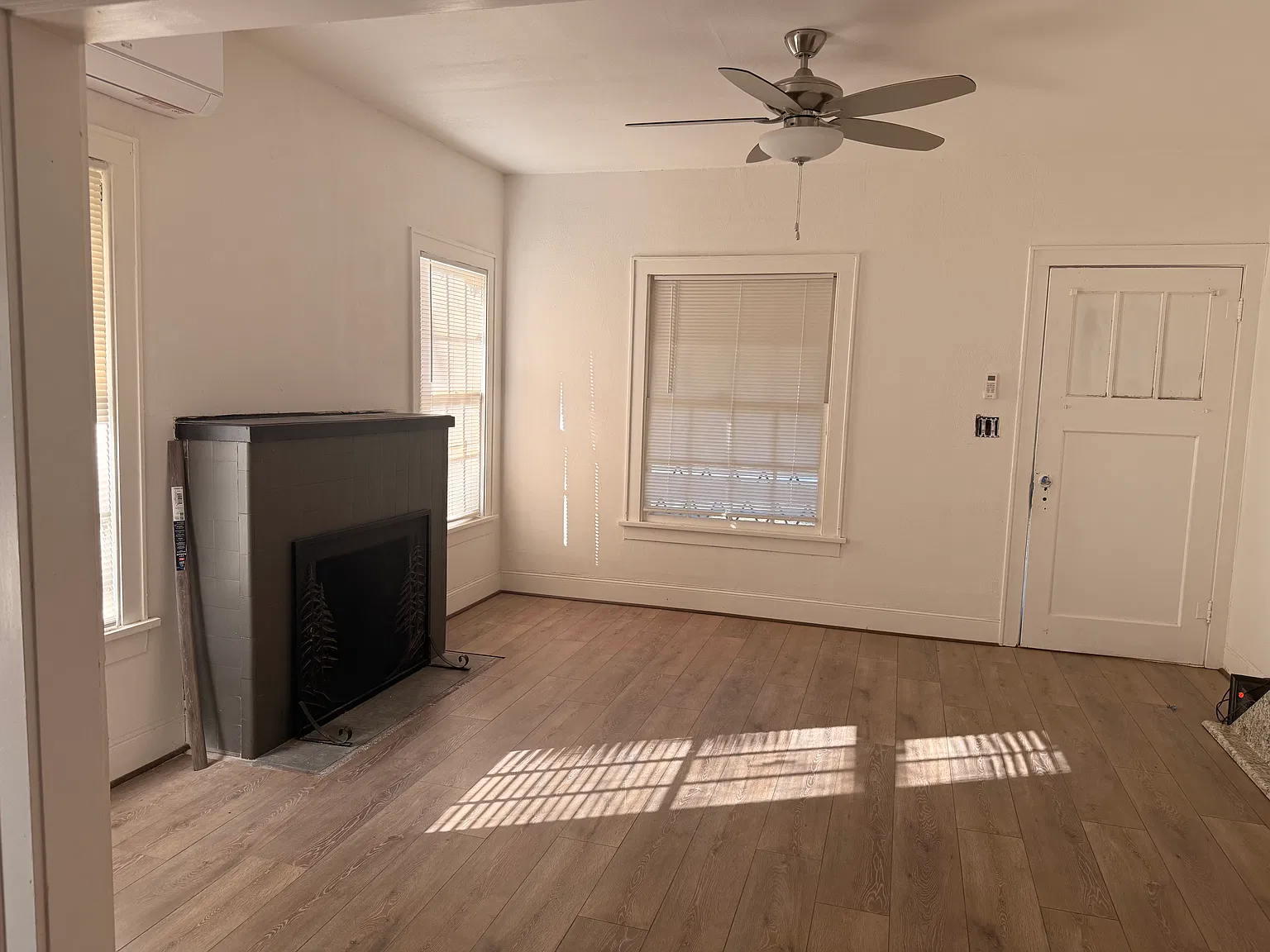 3 bed, 1359 sqft, $1,100 — Photo 1