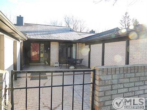 Front Patio.JPG