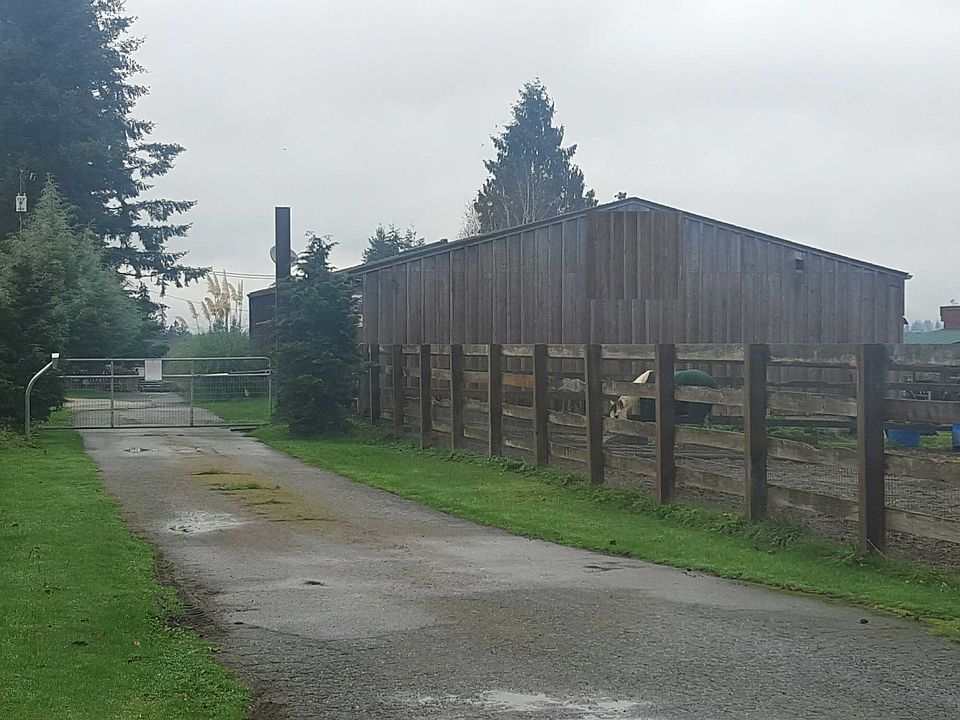 1st image of 5125 Happy Hollow Rd