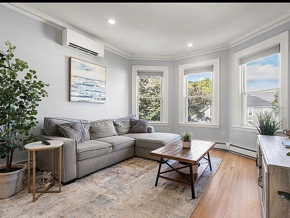 2nd image of 118 Franklin St #3