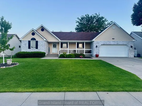 3115 Memphis Pl, Grand Island, NE 68803
