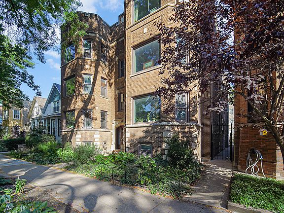 3rd image of 2326 W Argyle St APT 2E