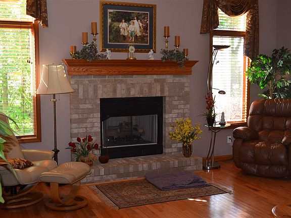2nd image of 1564 Wexford Ct