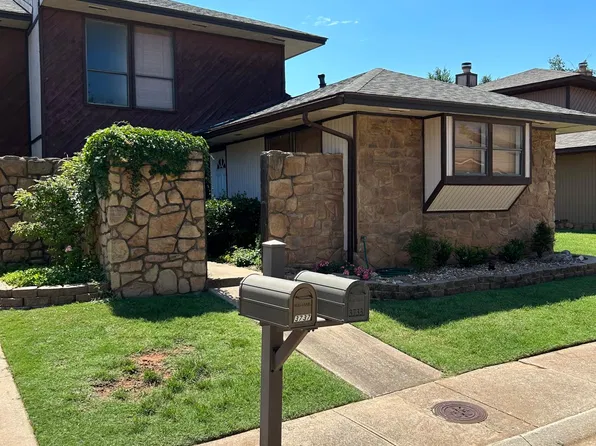 3733 Summer Cloud Dr, Edmond, OK 73013