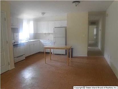 3rd image of 426 Giffords Ln