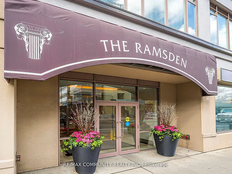 980 Yonge St #513 — Photo 2
