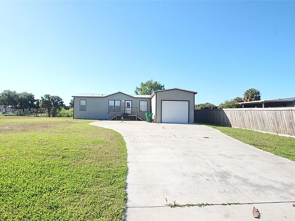 2nd image of 1102 E Miller Dr
