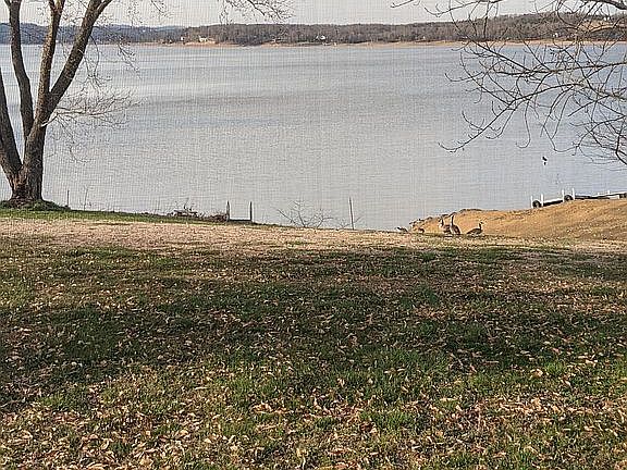 LARGE YARD LEADING TO LAKE