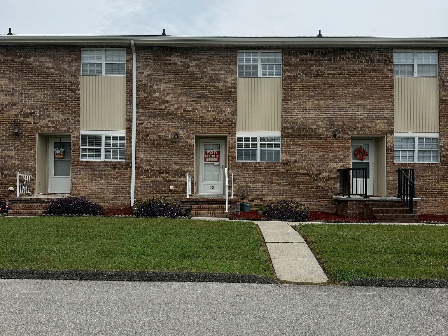 2 bed, 1.5 bath, 1176 sqft, $1,395 — Photo 1