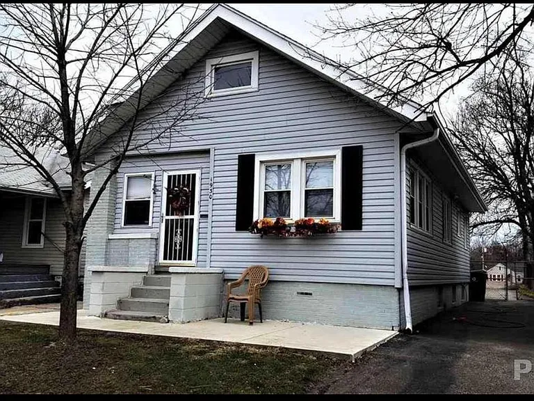 N Sheridan Rd — Photo 1