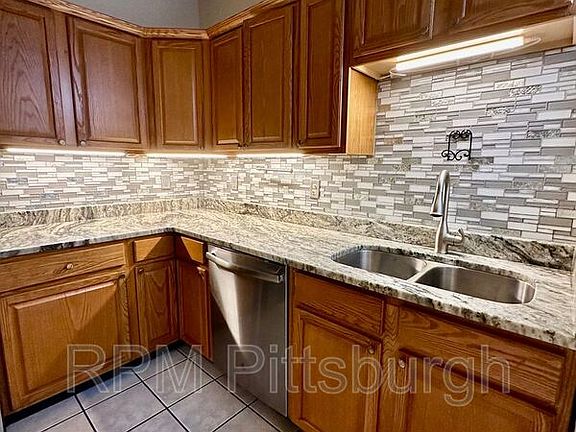 3rd image of 2118 Sidney St