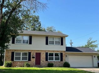 1718 McComb St, Charleston, IL 61920