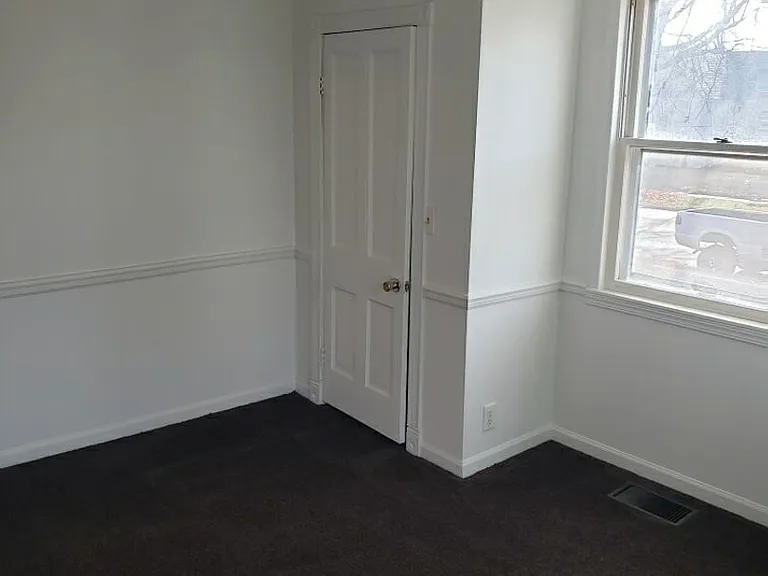 1426 W Euclid Ave — Photo 1