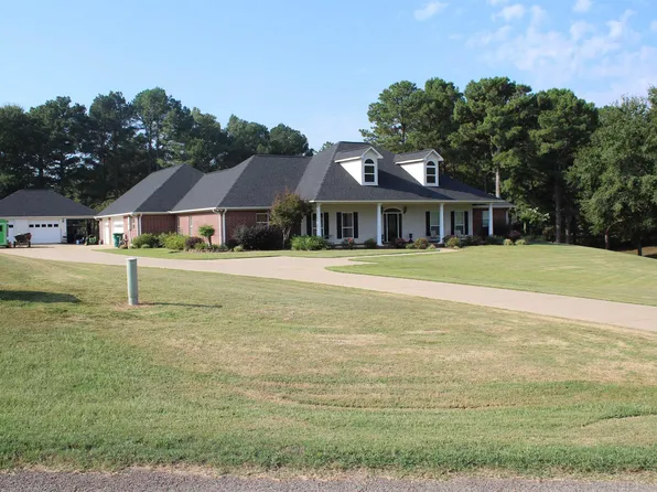 899 Deerwood Ln, Nashville, AR 71852