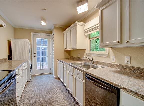4th image of 6713 Calmont Ave