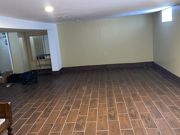 3rd image of 4995 Bedford St