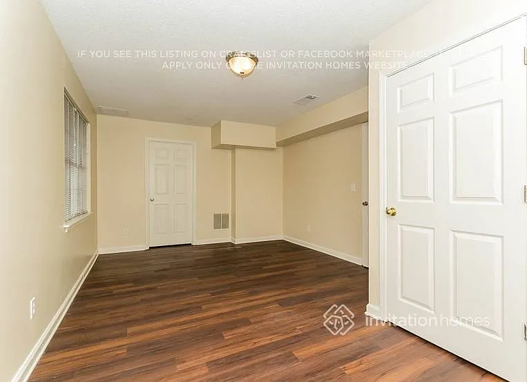 1131 Collyns Ct — Photo 4
