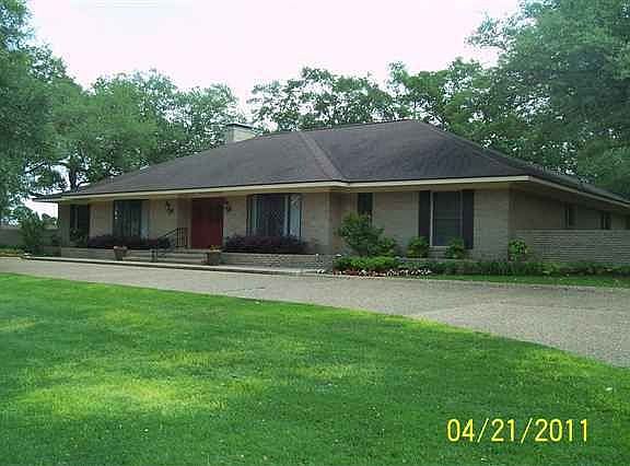 2nd image of 320 McNee Dr