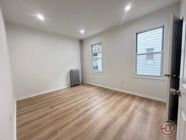 1022 Logan Ave #1 — Photo 7