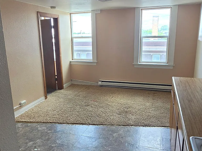 30 College Ave — Photo 2