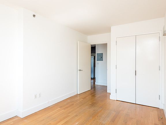 4th image of 387 Franklin Ave #306