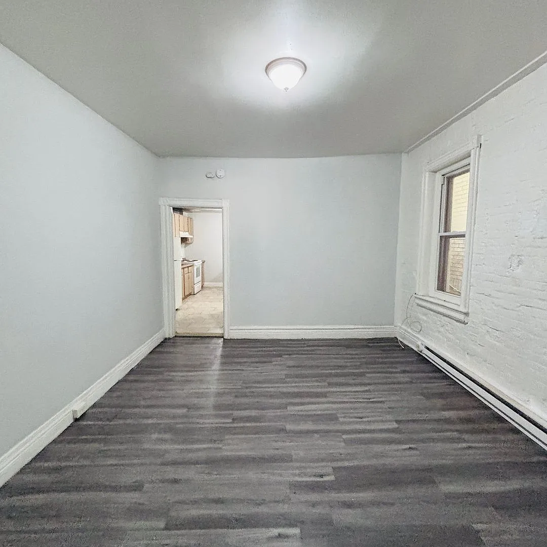 384 W Tilghman — Photo 4