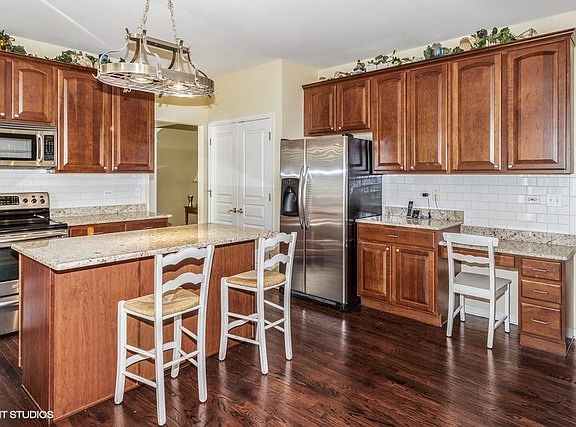 5th image of 24145 Hampshire Ln