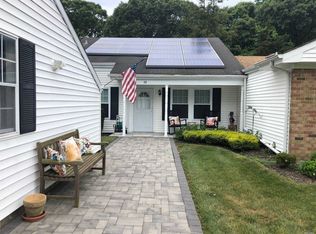 80 Forge Ln, Coram, NY 11727