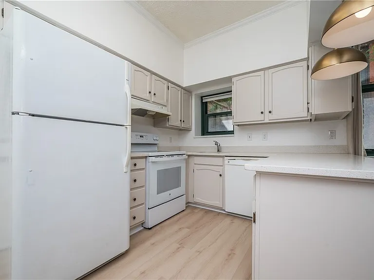 1110 Palo Alto St #A — Photo 12